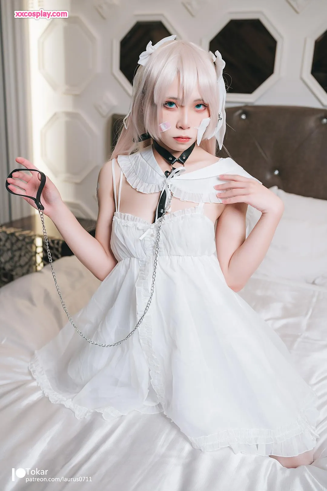 Tokar: Hatsune Miku Gothic Lolita Bondage